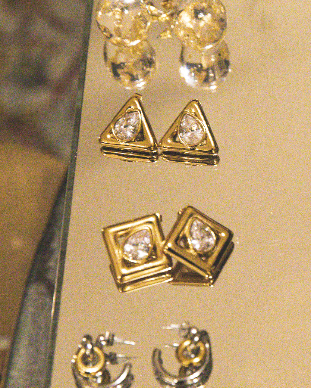 SOLIDITY STUD EARRING