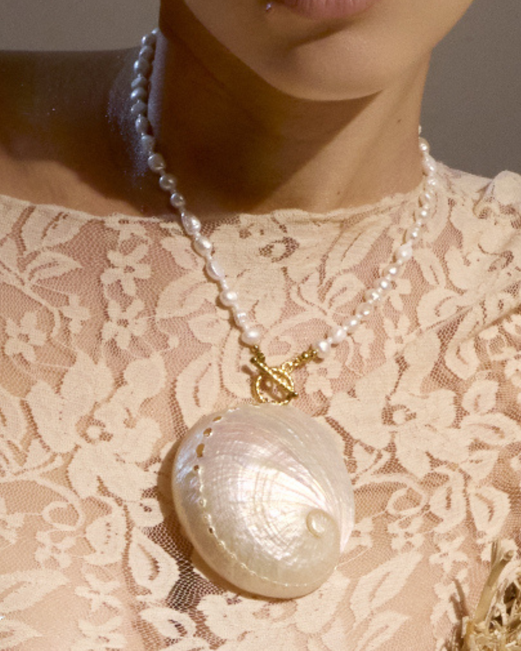 SHELL DROP NECKLACE